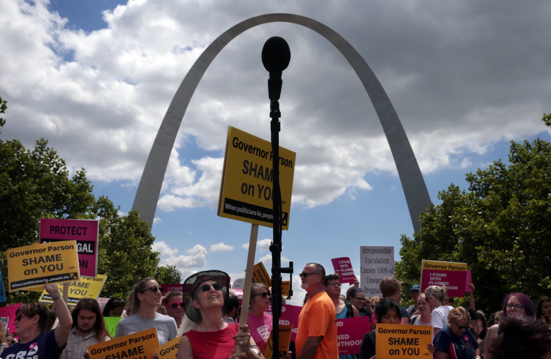 Abortion rights rally results in arrests downtown